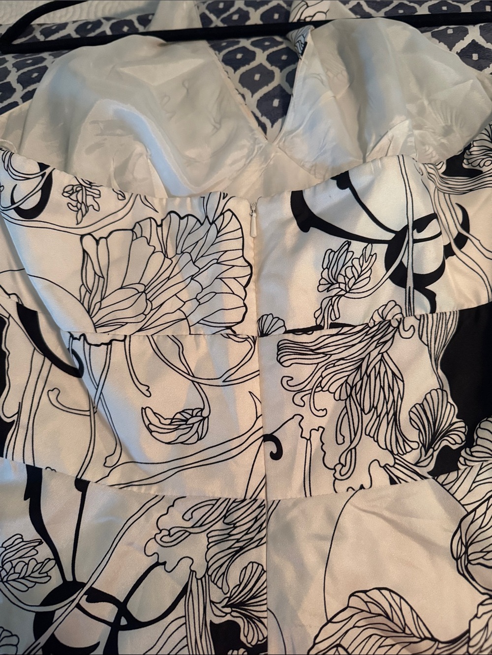 Cute Maggie, London halter silk dress - Picture 4 of 5